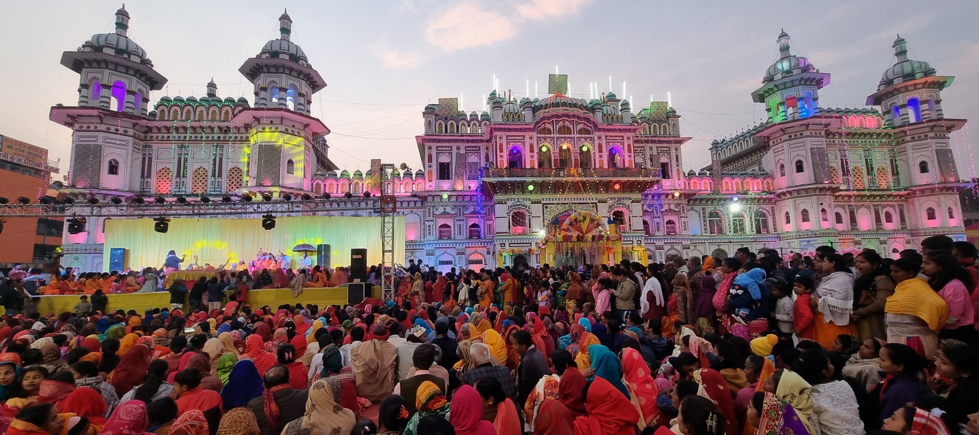 आज सीता उत्पत्ति दिवस, जानकी मन्दिरलाई दुलहीझैँ सिँगारियाे